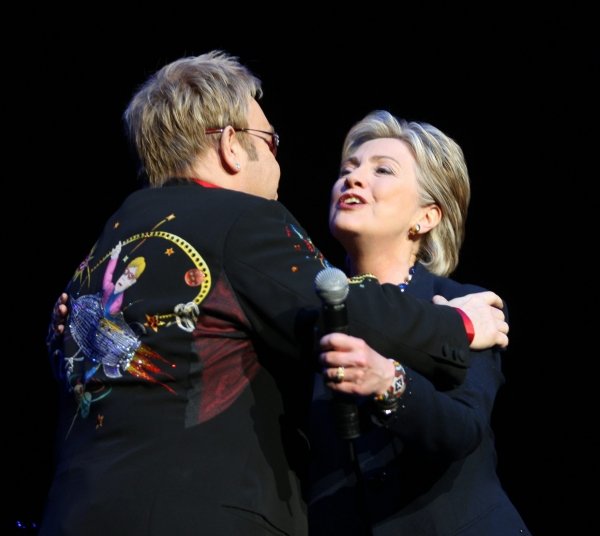 Elton John y Hillary Clinton.
