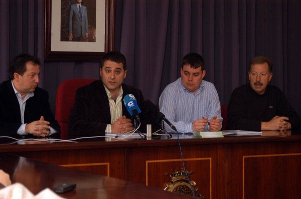 Manuel Dacal, Montes, Adolfo Nogueira y Manuel Blanco, en la Casa do Concello. (Foto: Martiño Pinal)