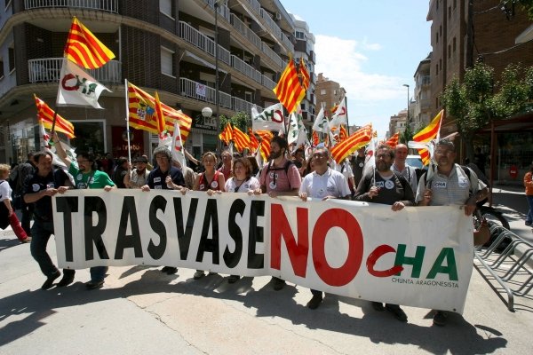 Los manifestantes han recorrido la capital del Montsià (Foto: EFE)