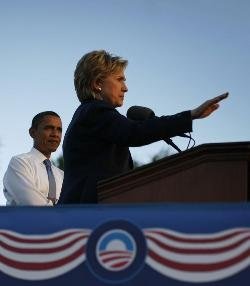 Clinton y Obama, en un mitin durante la campaña electoral. (Foto: Archivo)