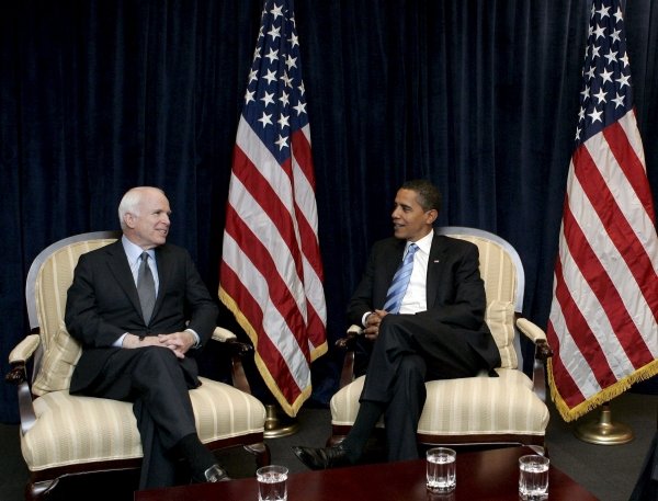 McCain y Obama, durante su reunión. (Foto: EFE)