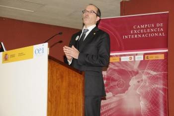 El rector de la Universidade de Santiago (USC), Senén Barro. (Foto: ARCHIVO)