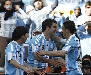Argentina golea a Corea del Sur con tres goles de Higuain 