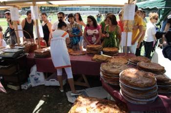 Venta de empanadas en Allariz. (Foto: Jainer Barros)