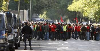 Alerdedor de un centenar de transportistas se concentraron en Madrid.