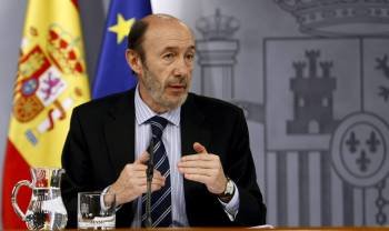 Pérez Rubalcaba, durante la rueda de prensa posterior al Consejo de Ministros. (Foto: JAVIER LIZÓN)