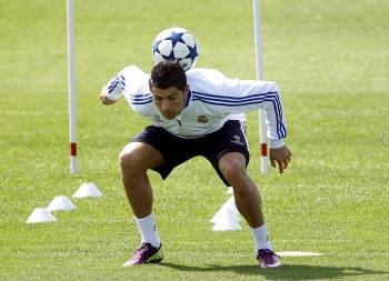 Cristiano Ronaldo durante un entrenamiento. (Foto: Ballesteros)
