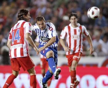 Xisco dispara a puerta en el partido contra el Atlético.? (Foto: CABALAR)