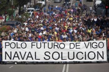 Centenares de trabajadores del sector naval se manifestaron ayer por las calles de Vigo (Foto: SALVADOR SAS)