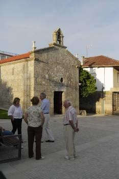 Imagen de la capilla de Vilarnaz, en Gustei. (Foto: MIGUEL ÁNGEL)