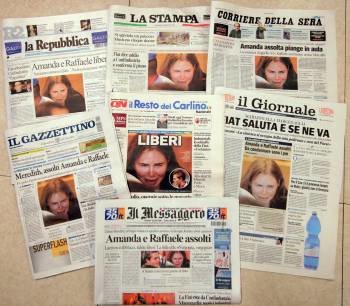 La absolución de Amanda Knox acaparó las portadas de los principales diarios italianos. (Foto: L. DEL CASTILLO)