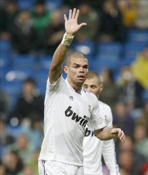 Pepe, central internacional portugués del Real Madrid (Foto: Archivo EFE)