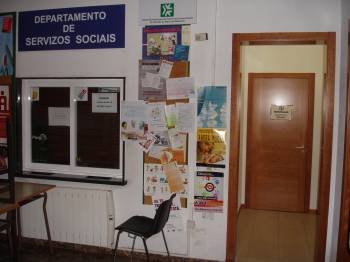 Instalaciones del departamento de Servicios Sociais, en el viejo Consistorio de O Barco. (Foto: J.C.)