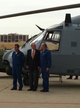  El Rey, Don Juan Carlos I, ha pilotado este lunes el nuevo helicóptero militar NH90 español fabricado por Eurocopter. 
