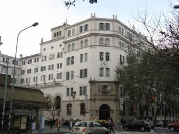 Fachada del Centro Gallego de Buenos Aires. (Foto: ARCHIVO)