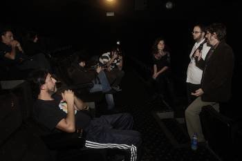 El productor Daniel de Zayas explica la película a los espectadores. (Foto: MIGUEL ÁNGEL)