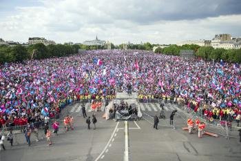 La controversia en Francia por la ley del matrimonio homosexual anima en el país una confrontación llevada a las calles.