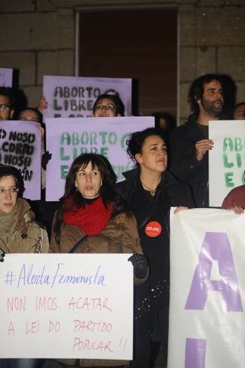 Protesta contra la ley ante el Ayuntamiento de Ourense. (Foto: MARTIÑO PINAL)