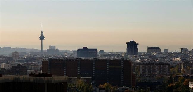 Una nube de contaminación sobrevuela estos días el centro de Madrid.