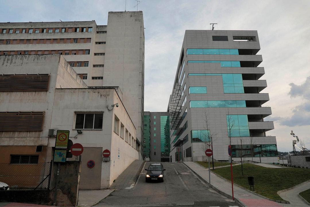 Espacio entre el el Materno Infantil y el nuevo edificio de hospitalización, en la actualidad (José Paz)