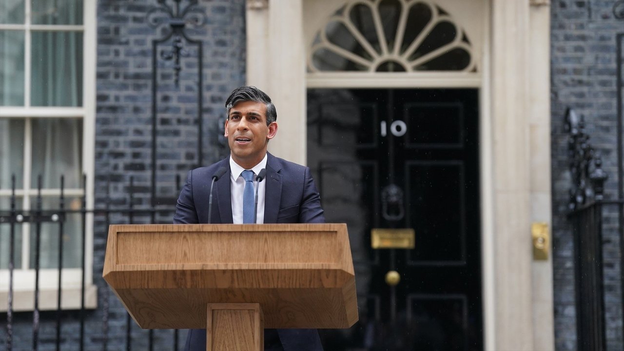 Rishi Sunak en Downing Street en el anuncio del adelanto de las elecciones generales del Reino Unido