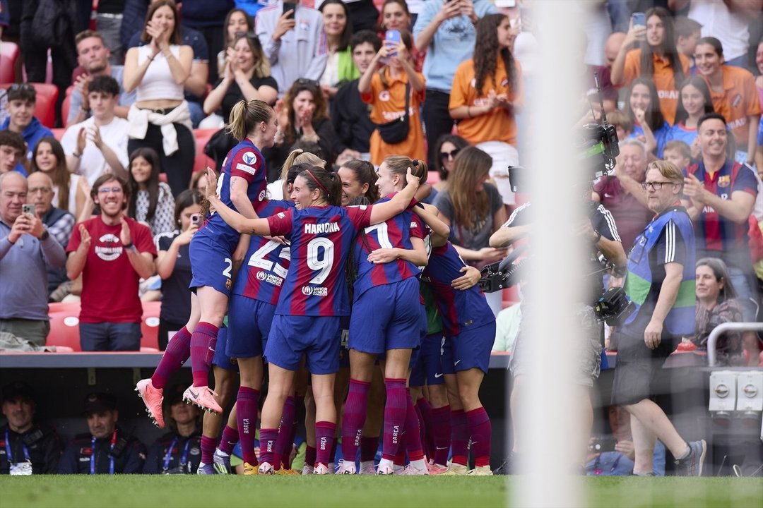 Las jugadoras del Barça celebran uno de los goles del partido (Foto: Europa Press)