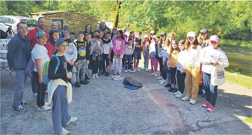 Escolares del Curros Enríquez y Sagrado Corazón en la jornada didáctica en el río Arnoia.