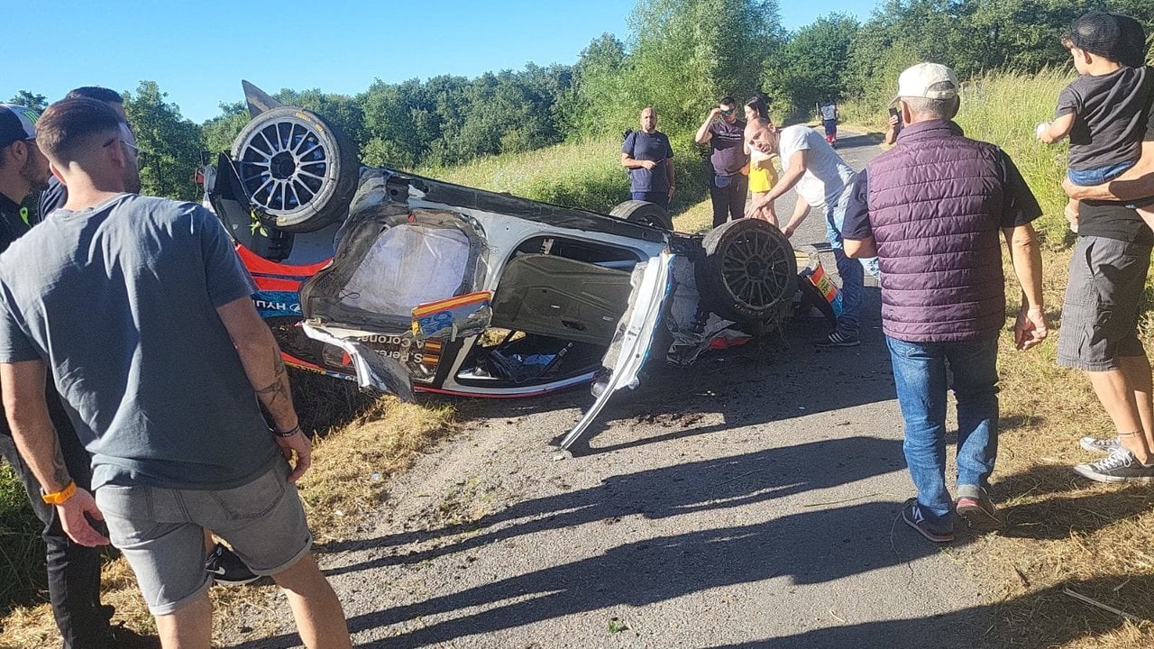 Así quedó el coche de Sergi Pérez y Axel Coronado tras al accidente.