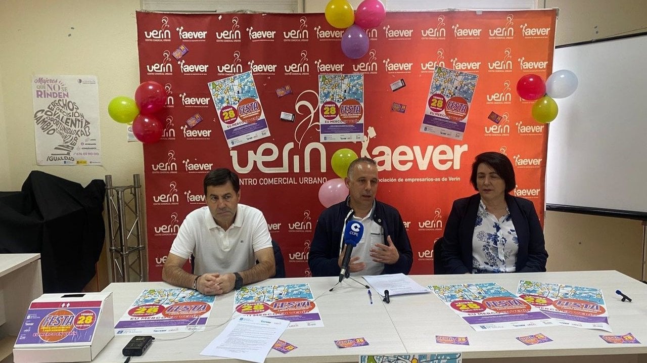 Santos Álvarez, Xosé Ángel Rodicio y María Isabel González Fernández, ayer en Verín.