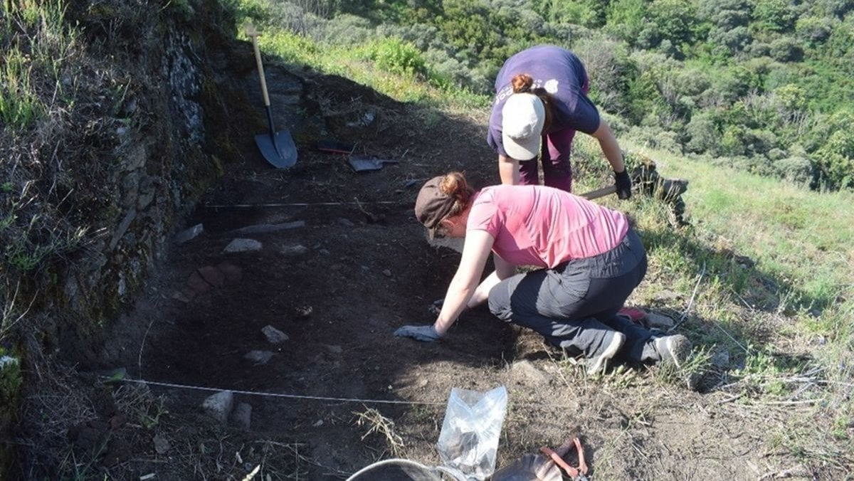 Trabajos en el yacimiento arqueológico de Valencia do Sil.