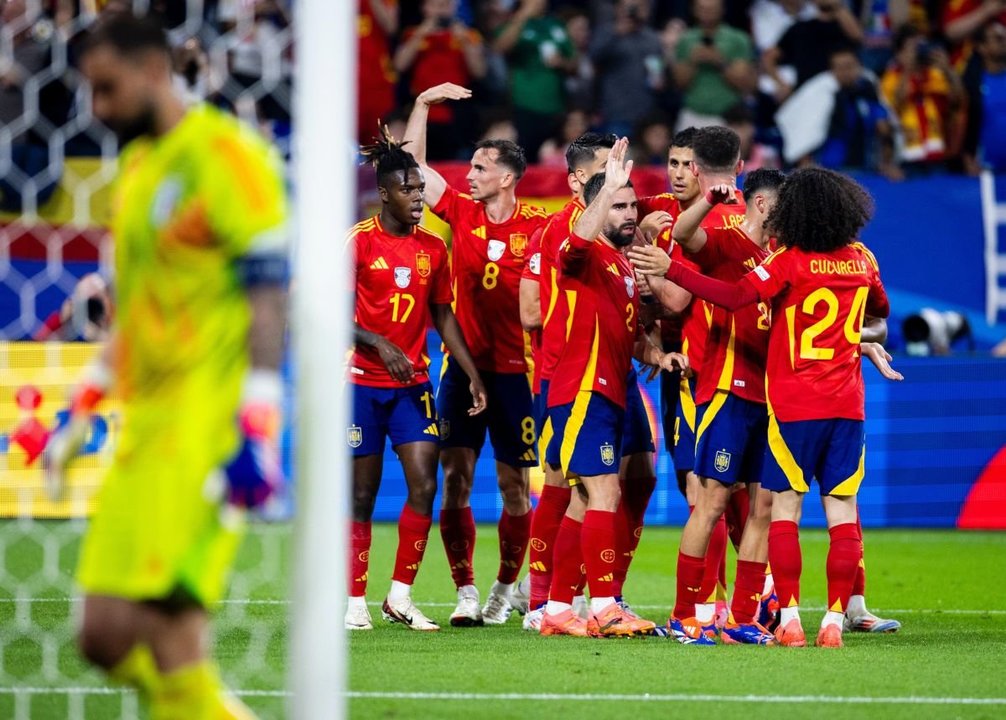 Los jugadores de la selección española celebran el tanto de la victoria  frente a Italia.