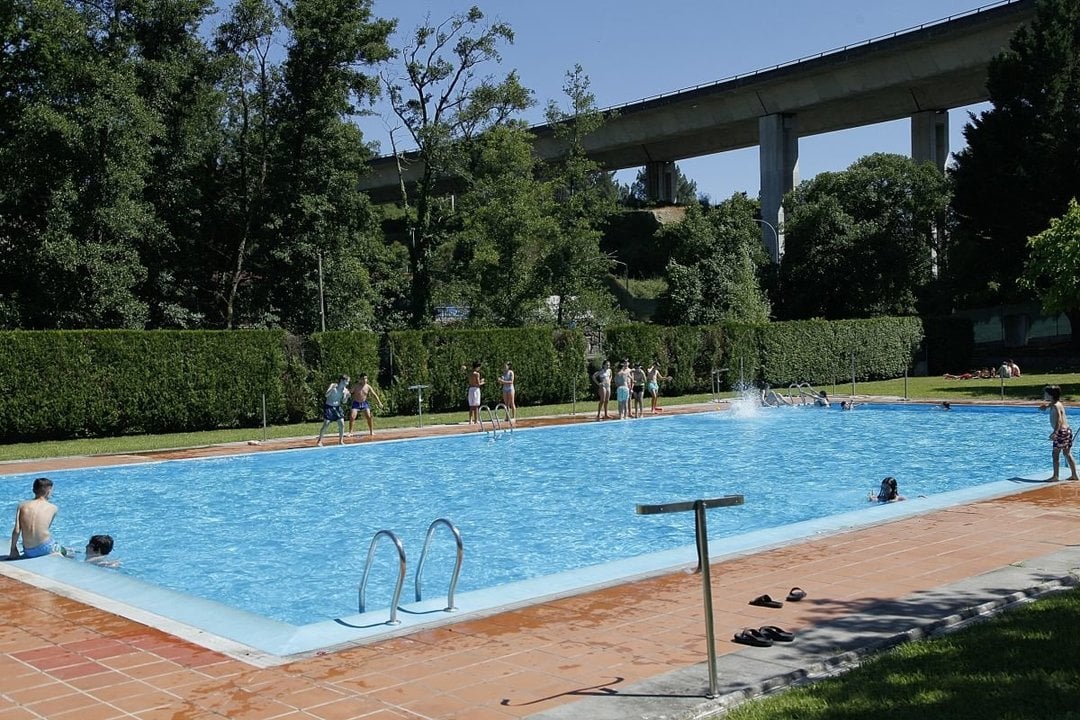 Barbadás inauguró ayer su temporada de verano con la apertura de la piscina municipal.