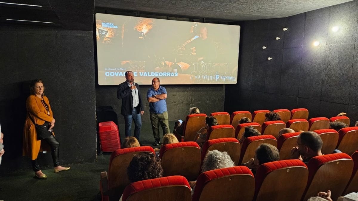 Xosé Merelles presenta el documental de las “covas” en Santiago.