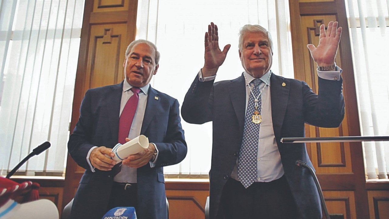 El alcalde de Monforte, José Tomé y Carlos Fitz-James Stuart.
