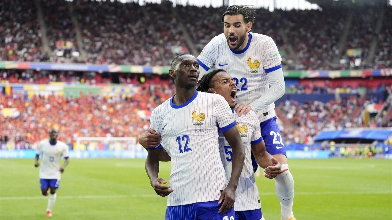 Muani, Koundé y Hernández celebran el gol de Francia (Foto. Europa Press).