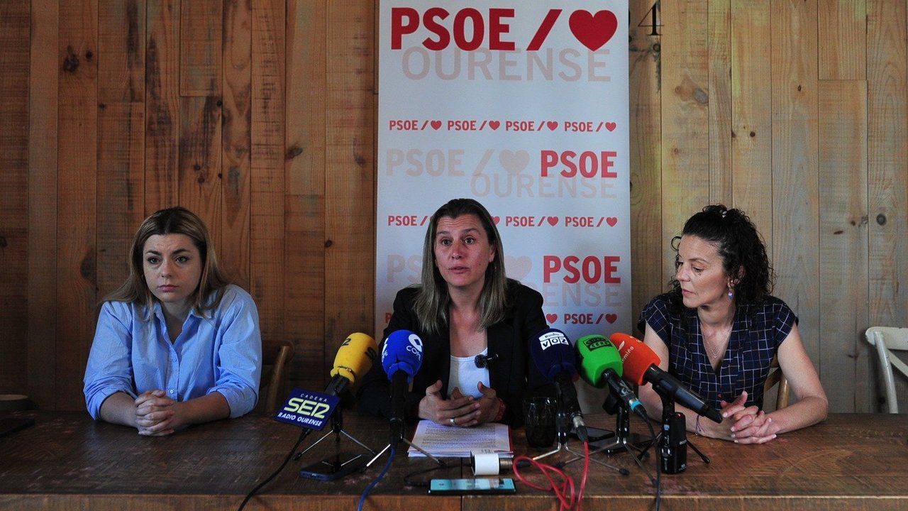 OURENSE 4/07/2024.- Rueda de prensa del grupo municipal del Psoe. Alba Iglesias, Natalia González, María Fernández. José Paz