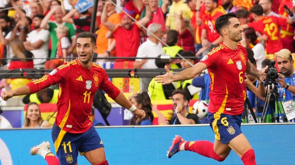 Mikel Merino celebra el tanto de la victoria de España frente a Alemania para pasar a semifinales de la Eurocopa.