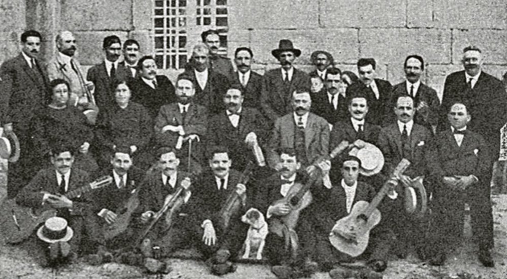 Julio Rodríguez Prieto, alcalde de Maside (segunda fila, cuarto comenzando por la izquierda). Foto Xesta 1920.